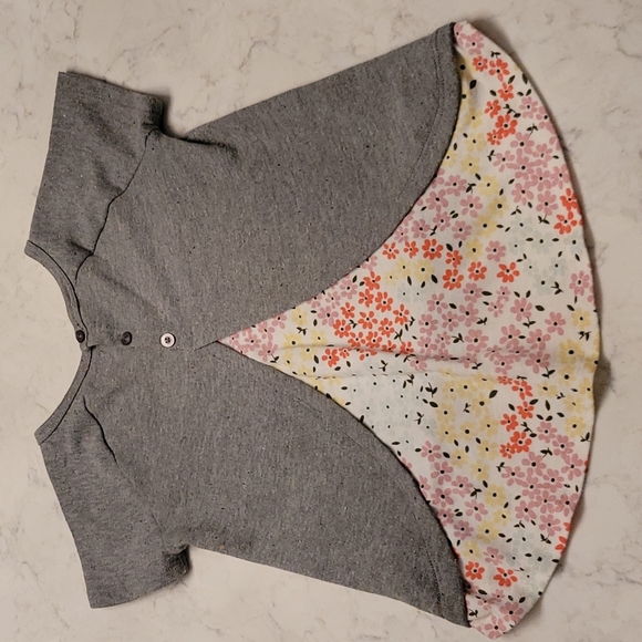 BCBG GIRL TOP. GREY THICKER TEE LIGHTLY SPECKLED WITH COLORFUL THREADING SIZE4T - Picture 4 of 7